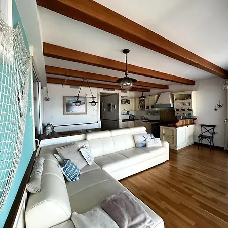 Sunny Days Apartment