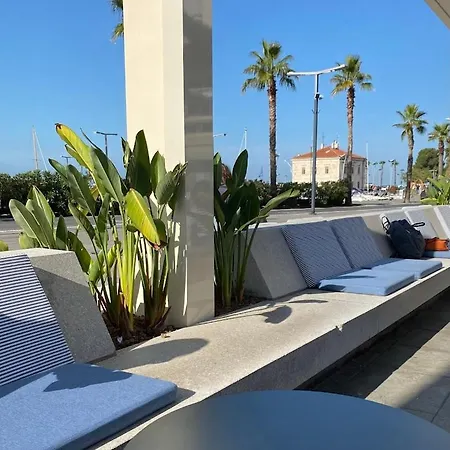 Sunny Days Apartment *